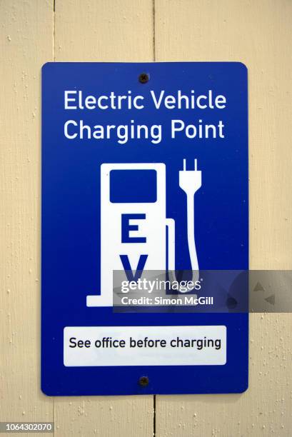 Ev Chargepoint Sign Ev Charging Sign Photos and Premium High Res Pictures - Getty Images