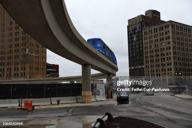 aerial tramway at detroit city, michigan, usa - detroit people mover stock pictures, royalty-free photos & images