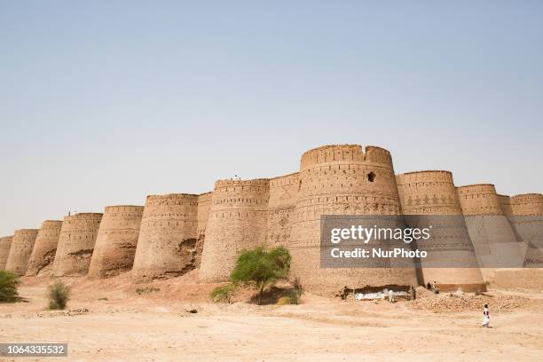 Bahawalpur, Pakistan, 5 October 2018. The ramparts of Derawar Fort in the Cholistan desert where the walls have a perimeter of 1,500 m and rise to a...
