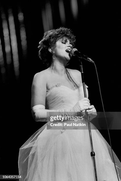 Linda R 1,898 Linda Ronstadt Photos & High Res Pictures - Getty Images