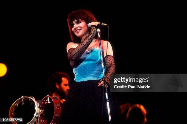 Linda R American singer Linda Ronstadt performs on stage at the Marcus... News ...