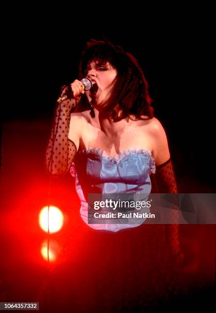 American singer Linda Ronstadt performs on stage at the Marcus Ampitheater in Milwaukee, Wisconsin, July 7, 1983.