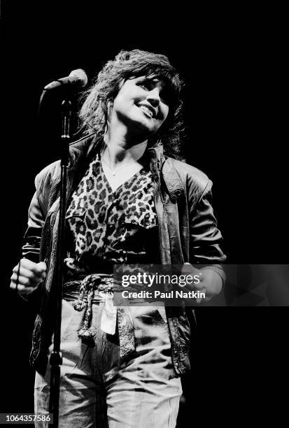 Linda R Of Linda Ronstadt Photos and Premium High Res Pictures - Getty Images