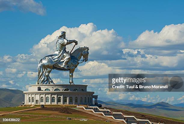 mongolia, tov province, gengis khan monument. - mongolia foto e immagini stock