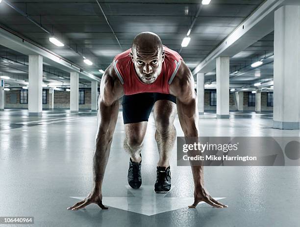 black male sprinter in starting position - out of context fotografías e imágenes de stock
