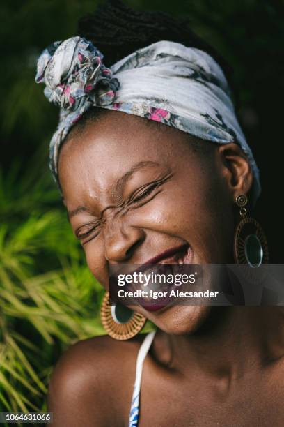 beautiful african-american young woman - head tie stock pictures, royalty-free photos & images