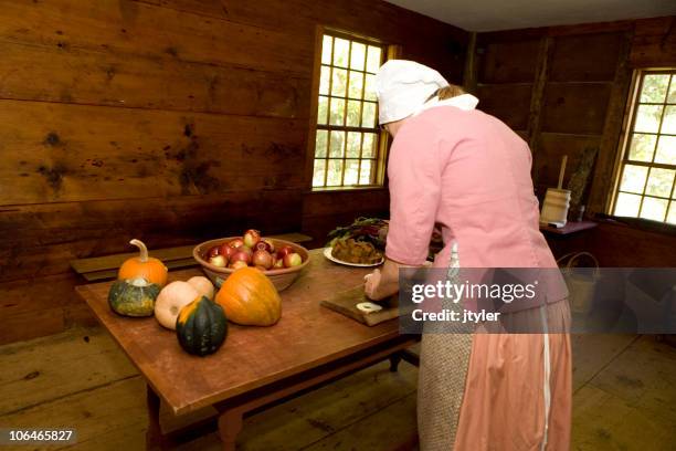 de preparar comida - colonial fotografías e imágenes de stock