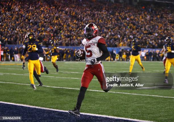 Marquise Brown of the Oklahoma Sooners catches and runs for a 45 yard touchdown against the West Virginia Mountaineers on November 23, 2018 at...