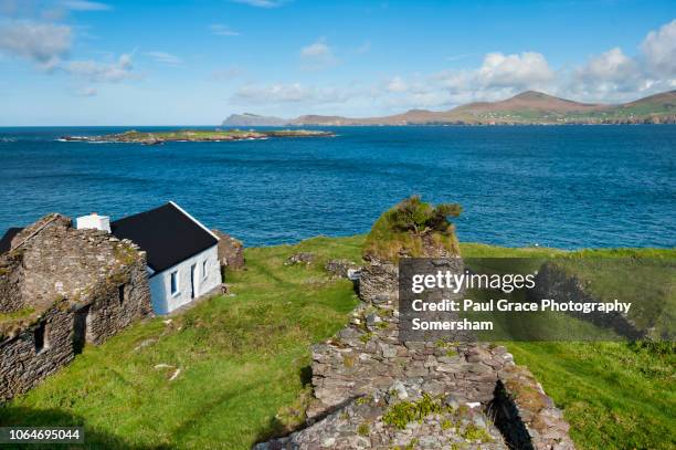 abandoned houses on the great blasket island. ireland. - great blasket island stock-fotos und bilder