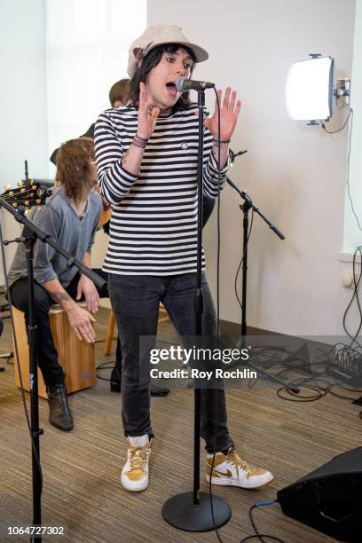 Luke Spiller of The Struts performs as they visit the Elvis Duran show at Z100 Studio on November 07, 2018 in New York City.