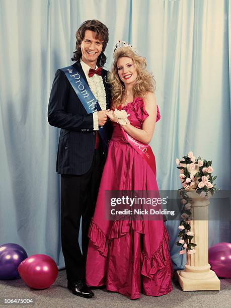 retro03b prom night couple - prom photo imagens e fotografias de stock