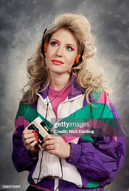 retro11 walkman - womens 80s fashion bildbanksfoton och bilder