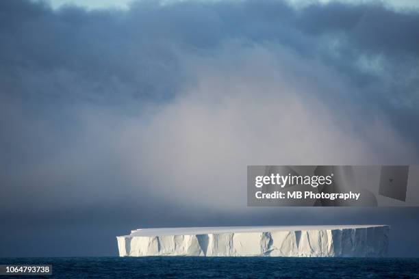 magnificent iceberg - ice floe stock pictures, royalty-free photos & images