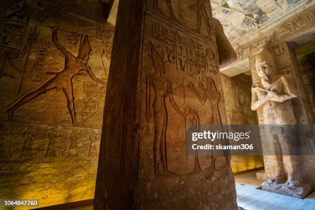 stone carving  pharoah rameses ii the great fighting  hittite empire inside abu simbel temple near aswan egypt - valle de los reyes fotografías e imágenes de stock