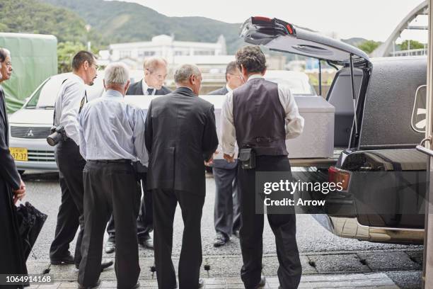 japanese funeral ceremony - feuerbestattung stock-fotos und bilder