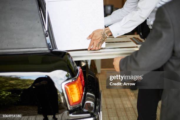 japanese funeral ceremony - leichenbestatter stock-fotos und bilder