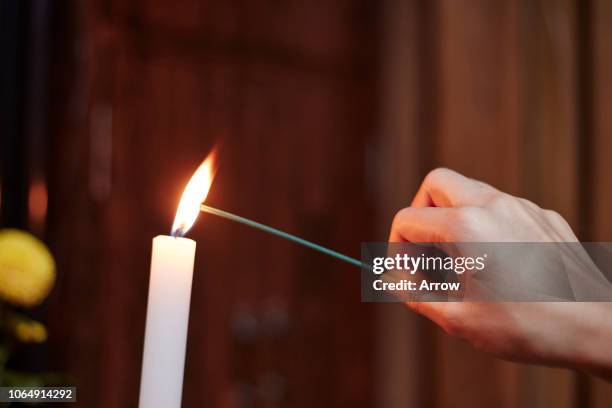 japanese funeral ceremony - leichenbestatter stock-fotos und bilder
