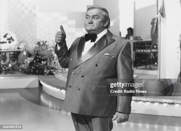 Comedian Les Dawson on the set of the television quiz show 'Blankety Blank', December 3rd 1989.