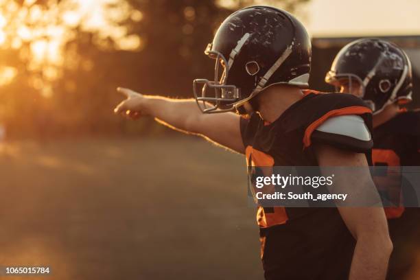 two american football players - guard american football player stock pictures, royalty-free photos & images