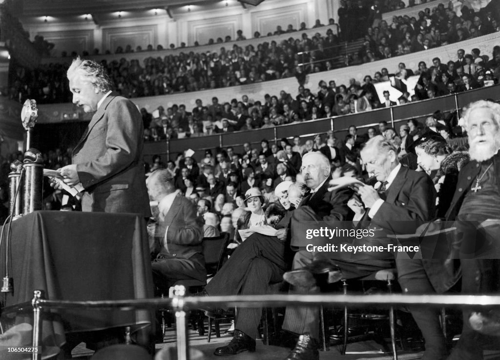 Albert Einstein In Royal Albert Hall Of London 1933