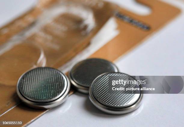 Button Cell Plug 276 Button Cell Battery Stock Photos, High-Res Pictures, and Images ...