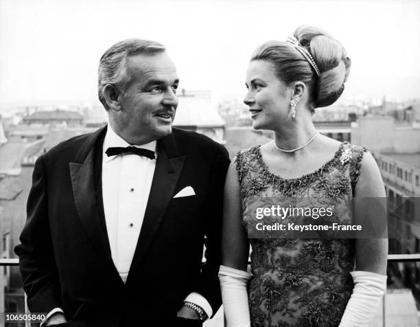 Prince Rainier And Grace Kelly On The Terrace Of Gresham Hotel Of London.