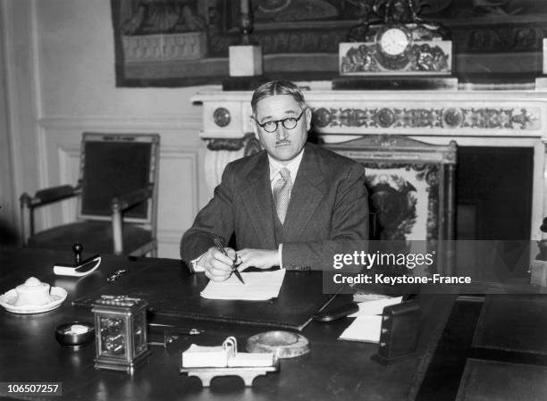 Lucien Lamoureux StockFotos und Bilder Getty Images