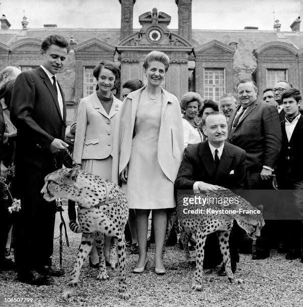 Viscount Paul, Viscountess Annabelle And Their Parents Countess Colomba And Count Antoine De La Panouse In Front Of Thoiry'S Castle, Yvelines...