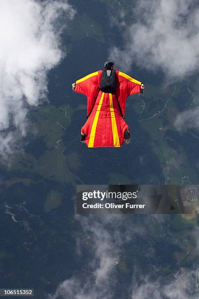 man in suit with wings is flying between clouds. - tomber en chute libre photos et images de collection