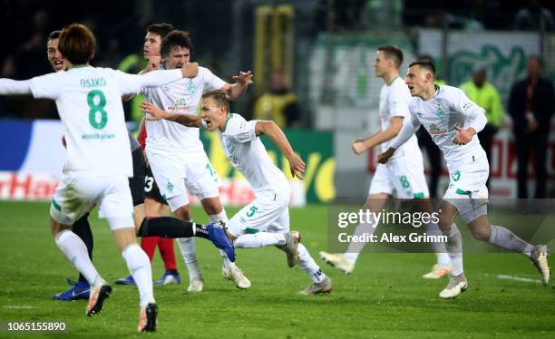 Ludwig Augustinsson of Bremen celebrate with his team mates after he scores the equalizing goal during the Bundesliga match between Sport-Club...