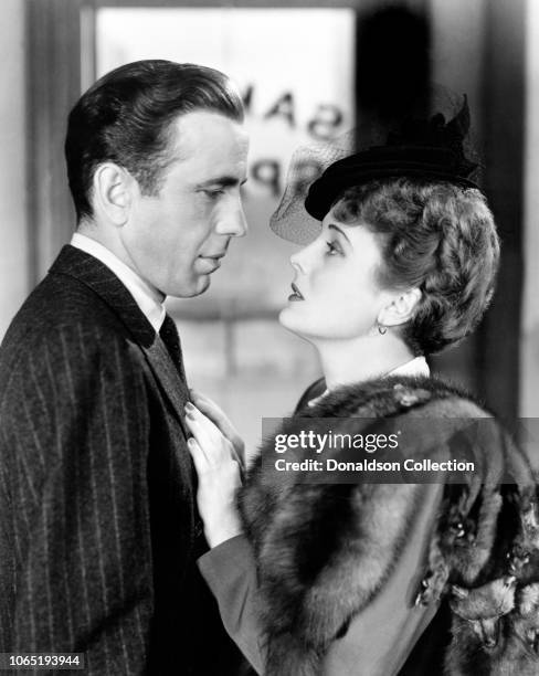 Actress Mary Astor and Humphrey Bogart in a scene from the movie"The Maltese Falcon"