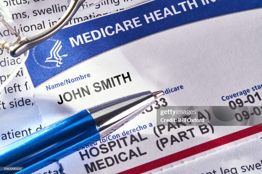Medicare Health Insurance Card auf medizinische Faktura