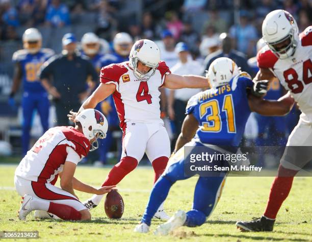 Kicker Phil Dawson of the Arizona Cardinals makes a field goal in the first quarter against the Los Angeles Chargers at StubHub Center on November...