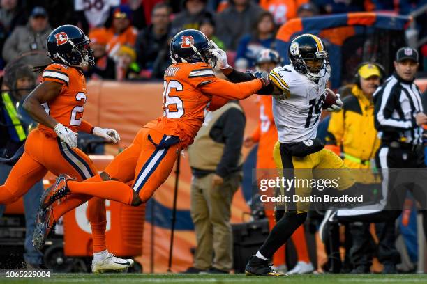 Wide receiver JuJu Smith-Schuster of the Pittsburgh Steelers runs after a catch and avoids a tackle attempt by strong safety Darian Stewart of the...