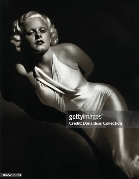 Actress Jean Harlow in a scene from the movie "Bombshell"
