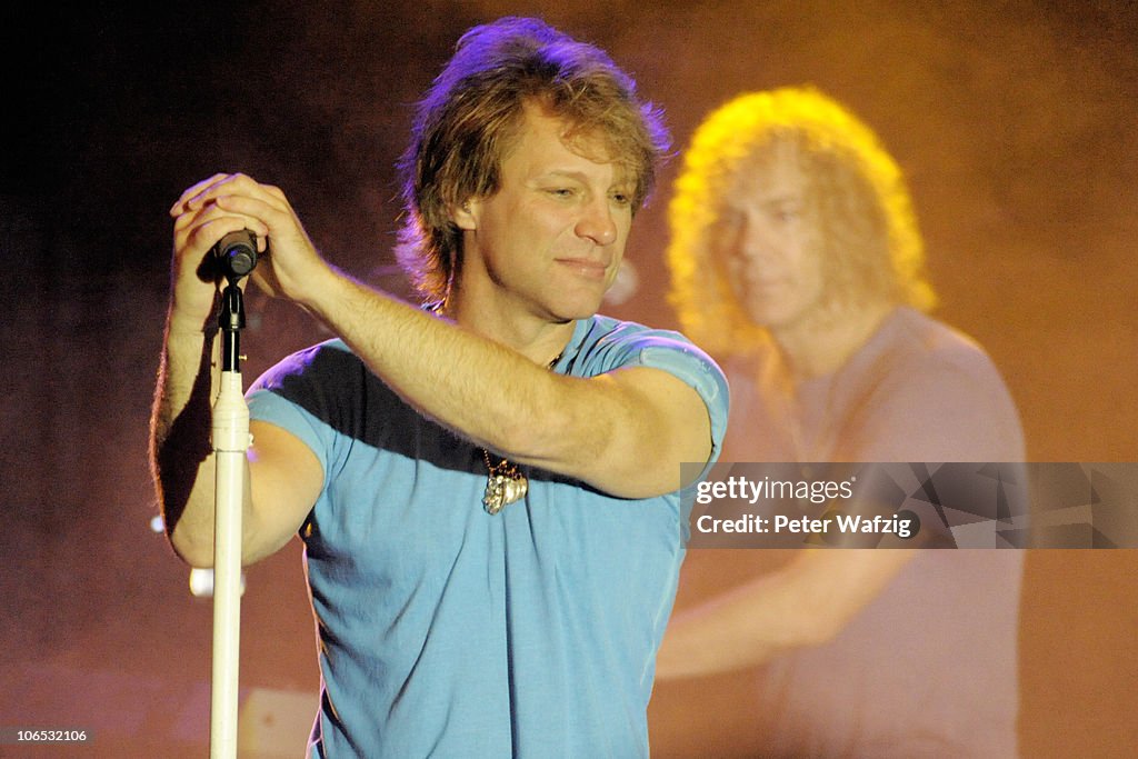 Bon Jovi Gives Exclusive 'Best Of' Concert