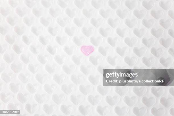 heart shaped bubble wrap - plusphoto stock pictures, royalty-free photos & images