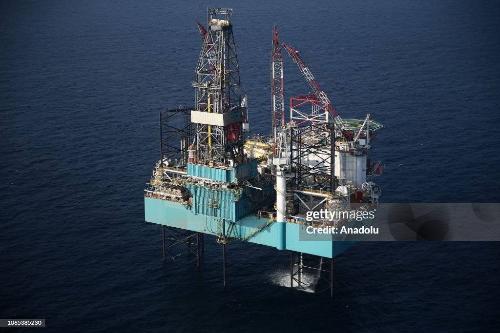 Rowan Rigs Rowan Norway drilling rig operates at shallow sea on the coast near ...