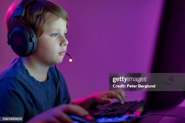 young boy gaming - boys gaming stock pictures, royalty-free photos & images