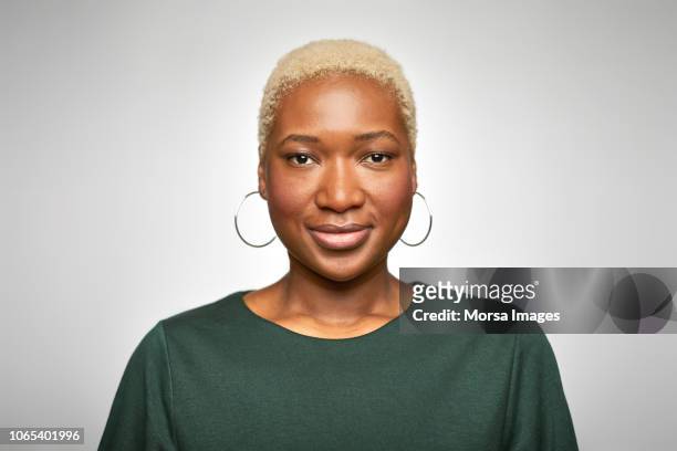 confident businesswoman over white background - formal portrait foto e immagini stock