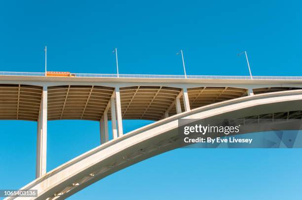 arrábida bridge - ponte em arco imagens e fotografias de stock