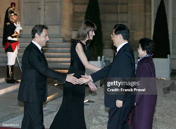French President Nicolas Sarkozy French First Lady Carla Bruni Sarkozy, welcome Chinese President Hu Jintao and his wife Liu Yongqing attending a...