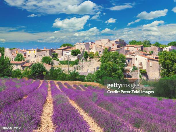 town of cereste in provence, france - provence alpes cote d'azur - fotografias e filmes do acervo