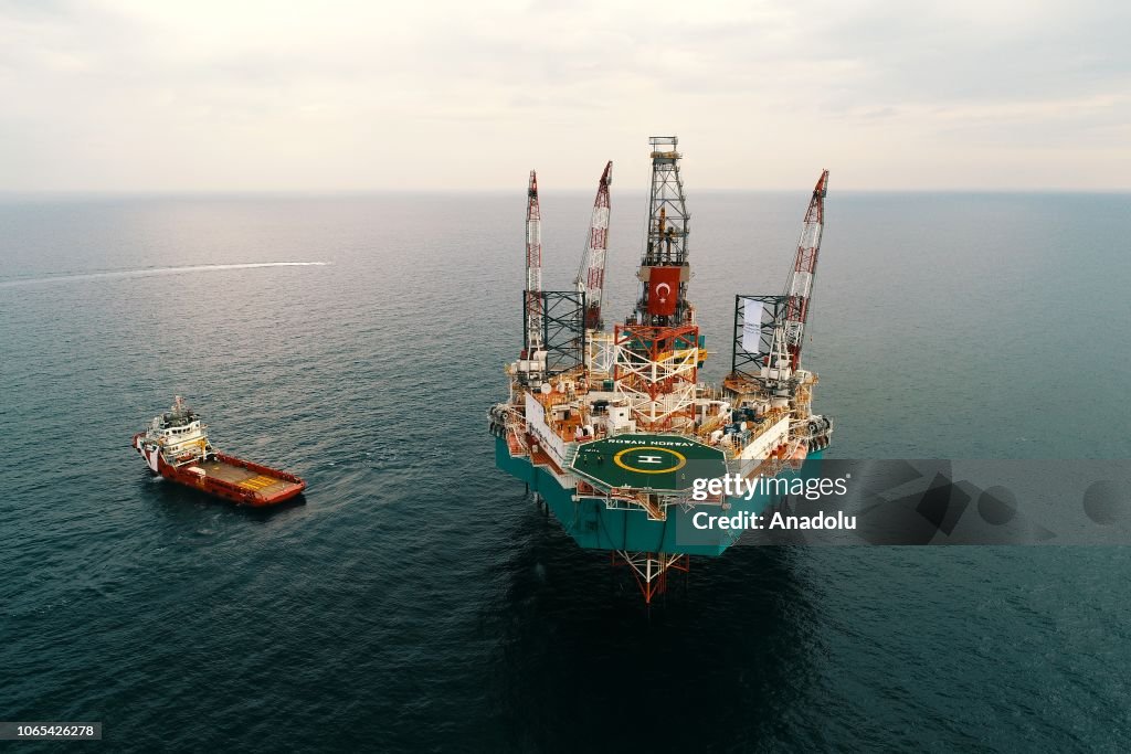 Rowen Oil Rigs Rowan Norway drilling rig operates at shallow sea on the coast near ...