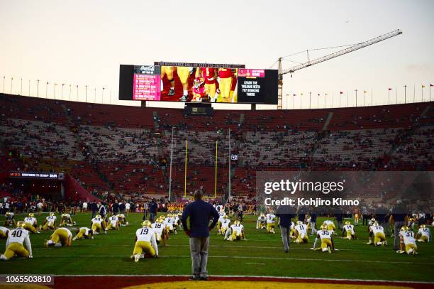 Rear view of Notre Dame players stretching on field before game vs USC at Los Angeles Memorial Coliseum. Los Angeles, CA CREDIT: Kohjiro Kinno
