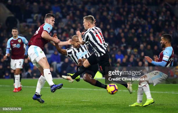 Salomon Rondon and Matt Ritchie of Newcastle United collide under pressure from Kevin Long and Aaron Lennon of Burnley during the Premier League...