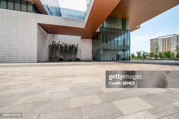 Square Building Front Design Modern Square Architecture Photos and Premium High Res Pictures - Getty ...