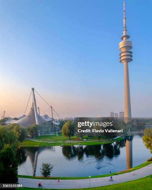 münchen, olympiapark münchen (bayern, deutschland) - olympiastadion münchen stock-fotos und bilder