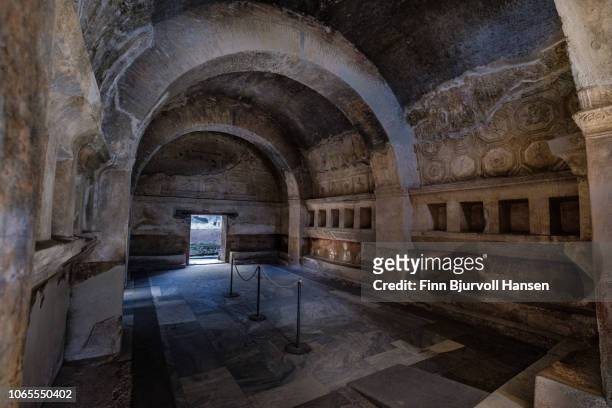 the entrance to one of the many baths in the city of pompeii italy - bath house stockfoto's en -beelden