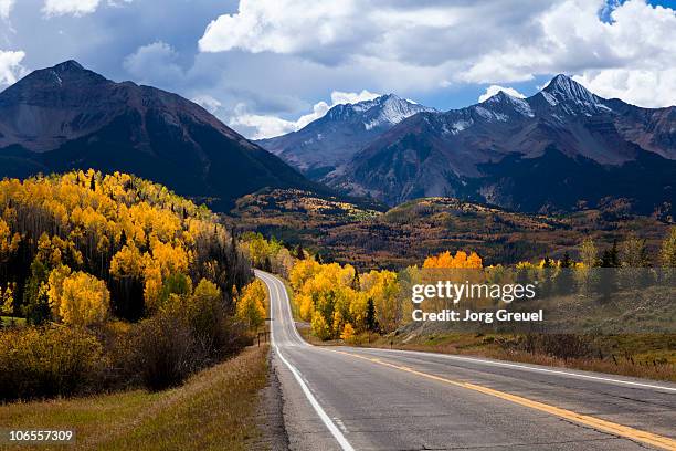 san juan mountains in fall - rocky mountains stockfoto's en -beelden